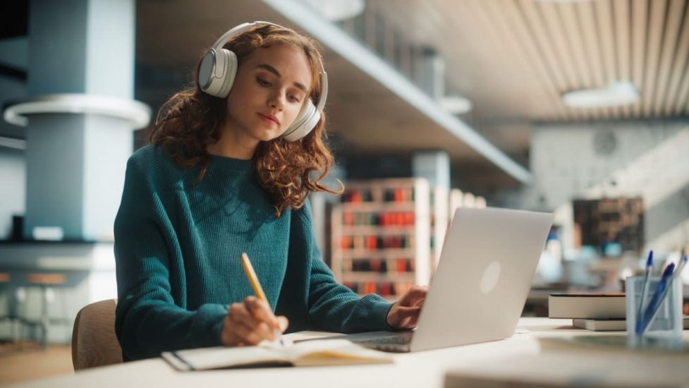 ONLINE LEARNING -WOMAN USING LAPTOP