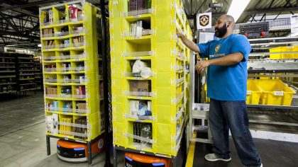 amazon-robot-and-worker