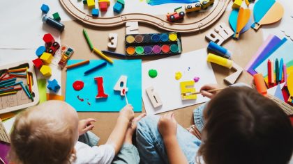 children painting
